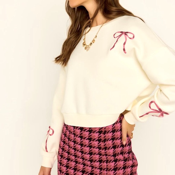NWT Francesca's Longsleeve Crewneck Embroidered Bow Sweatshirt Size S - Picture 1 of 9